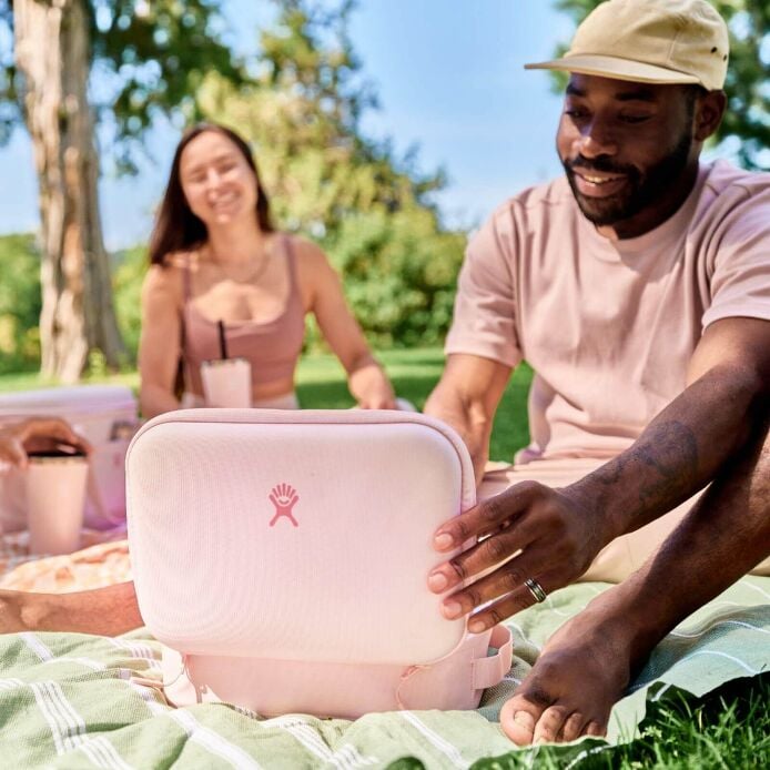 5-l-carry-outtm-lunch-box-g3 hf_s24_trillium_45_1.jpg