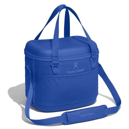 carryouttm-soft-cooler-15-l-b9 12pco382_carryout_cooler_15l_capri_blue_angled_1.jpg