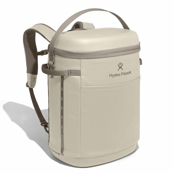 carryouttm-backpack-22-l-h2 18pco114-carryout-backpack-22l-oat-angled_1.jpg