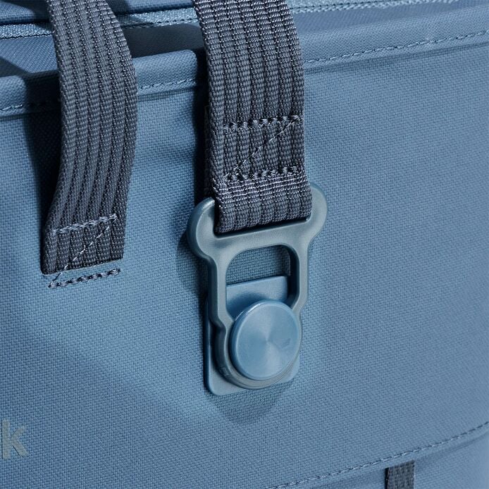 carryouttm-soft-cooler-tote-20-l-l1 250815_hydro_cooler_details_14838_2_4.jpg