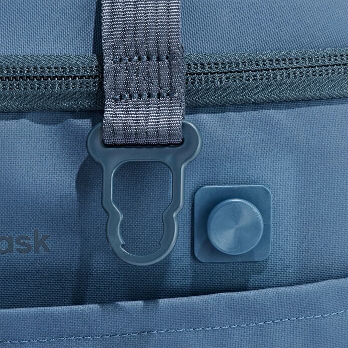 carryouttm-soft-cooler-10-l-l9 250815_hydro_cooler_details_14856_1_5.jpg