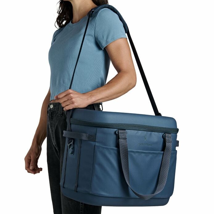carryouttm-soft-cooler-30-l-s8 250815_hydro_s26_hb_14546_5.jpg