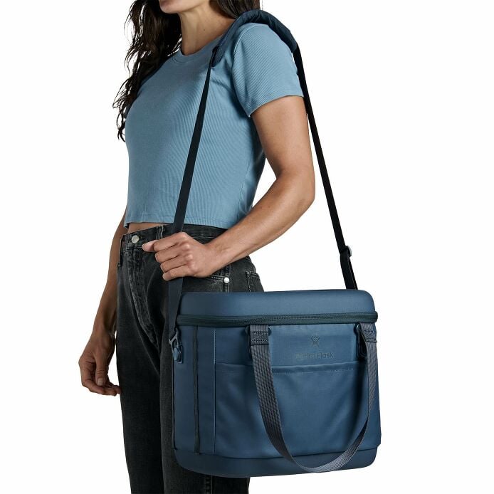 carryouttm-soft-cooler-15-l-b9 250815_hydro_s26_hb_14556_6.jpg