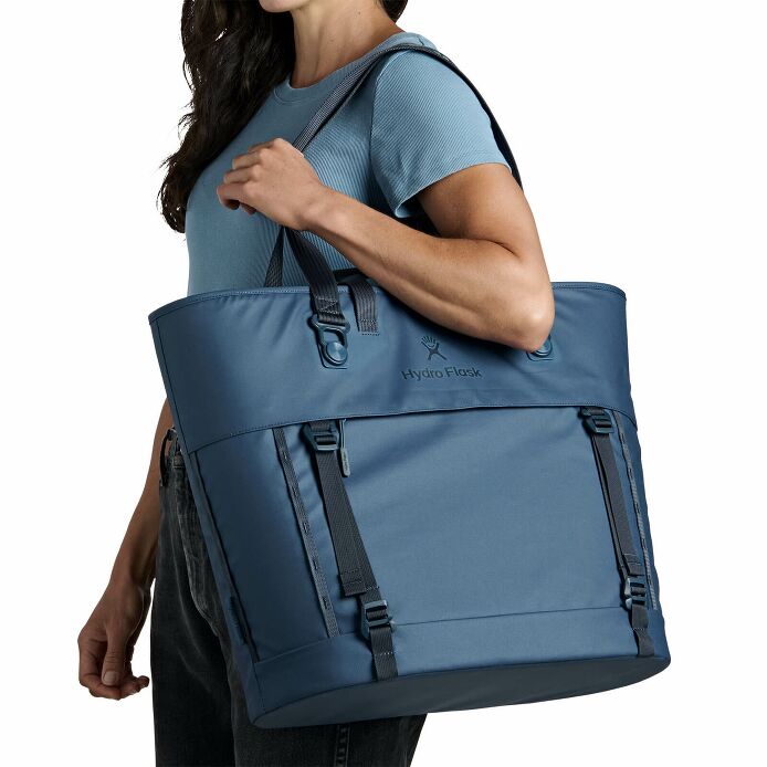 carryouttm-soft-cooler-tote-30-l-x7 250815_hydro_s26_hb_14614_2.jpg