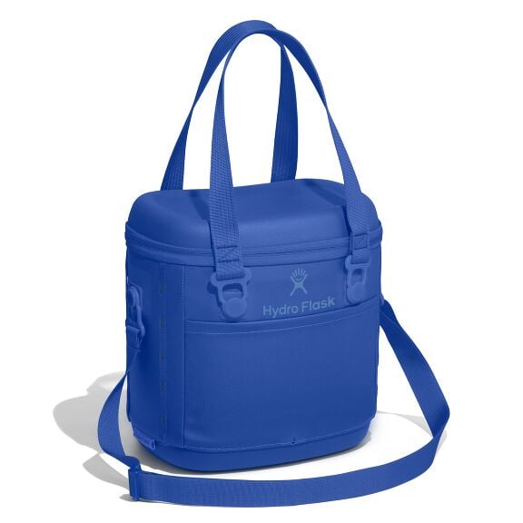 carryouttm-soft-cooler-10-l-l9 6pco382_carryout_cooler_10l_capri_blue_angled_1.jpg