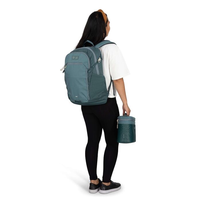 osprey-axis-x-hydro-flask-campus-essentials-bundle-o3 axisxhydroflask_s26_onbody2_cascadeblue_10007249_2.jpg