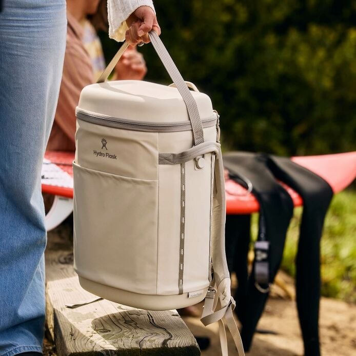 carryouttm-backpack-22-l-h2 hf_carryout_bouwer_d1_l1_torrey_pines_lifestyle_1444_2.jpg