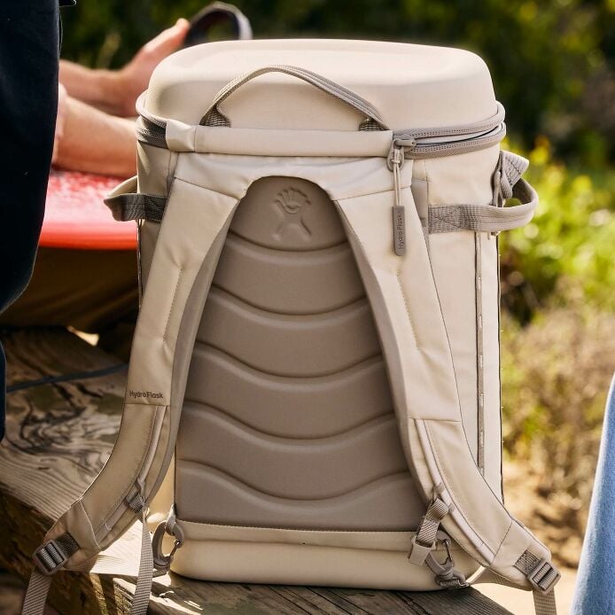 carryouttm-backpack-22-l-h2 hf_carryout_bouwer_d1_l1_torrey_pines_lifestyle_1841_3.jpg