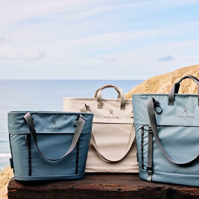 carryouttm-soft-cooler-tote-20-l-l1 hf_carryout_bouwer_d1_l1_torrey_pines_still_life_0055_9.jpg