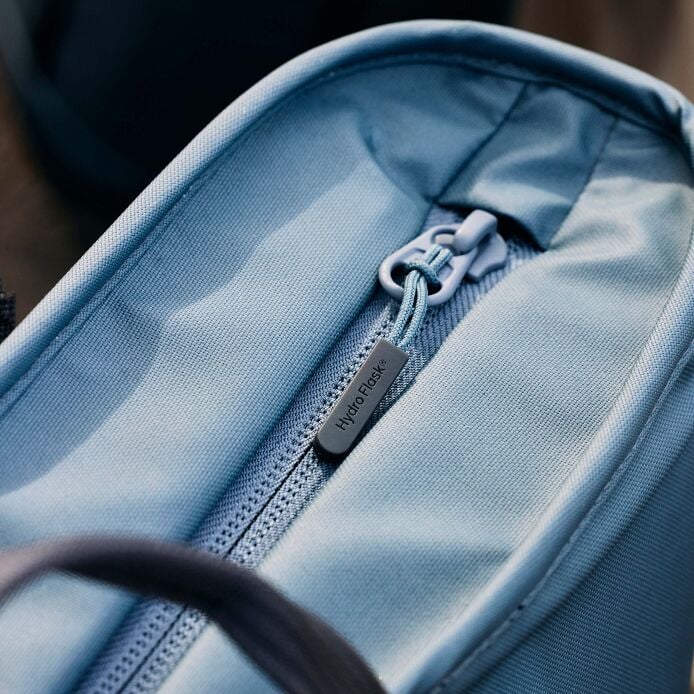 carryouttm-soft-cooler-tote-20-l-l1 hf_carryout_bouwer_d1_l1_torrey_pines_still_life_0112_9.jpg