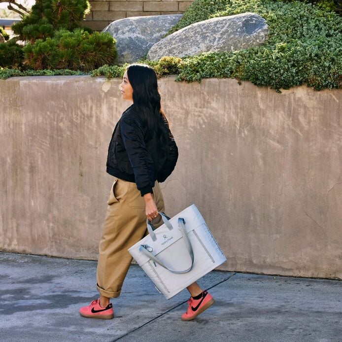 carryouttm-soft-cooler-tote-20-l-l1 hf_carryout_bouwer_d2_l1_stone_steps_0066_1.jpg