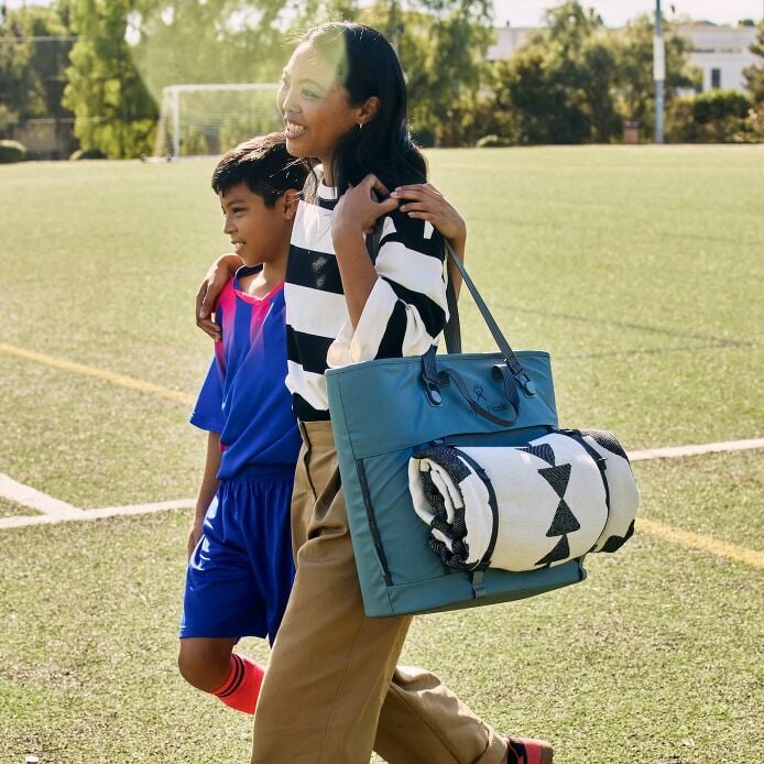 carryouttm-soft-cooler-tote-30-l-x7 hf_carryout_bouwer_d2_l2_parking_soccer_3406_1_1.jpg