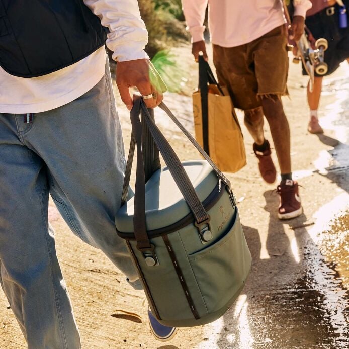 carryouttm-soft-cooler-10-l-l9 hf_carryout_bouwer_d2_l3_skate_ditch_3744_5.jpg