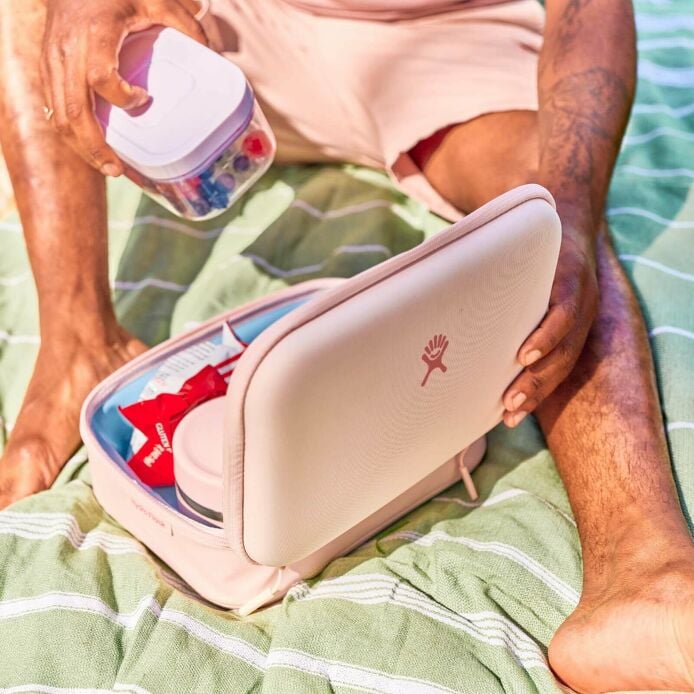 5-l-carry-outtm-lunch-box-g3 hf_s24_trillium_41_1.jpg