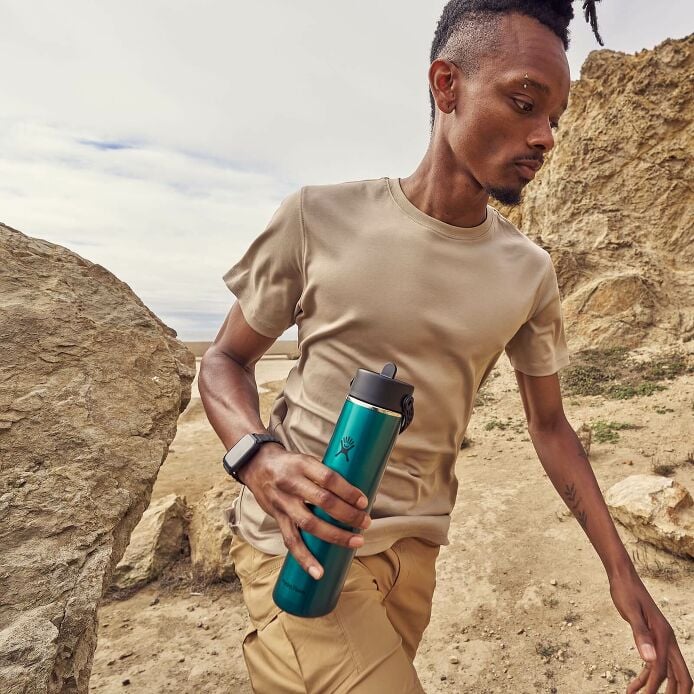 24-oz-lightweight-flex-straw-bottle-x8 hf_s26_lightweight_mcinnis_6828_4.jpg