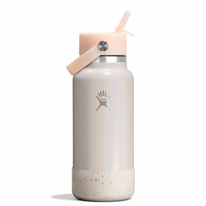 medium-boot-j7 le-f25w32-g-32-oz-wide-flex-straw-cap-glimmer-cream-straight-withboot_1_1_1.jpg