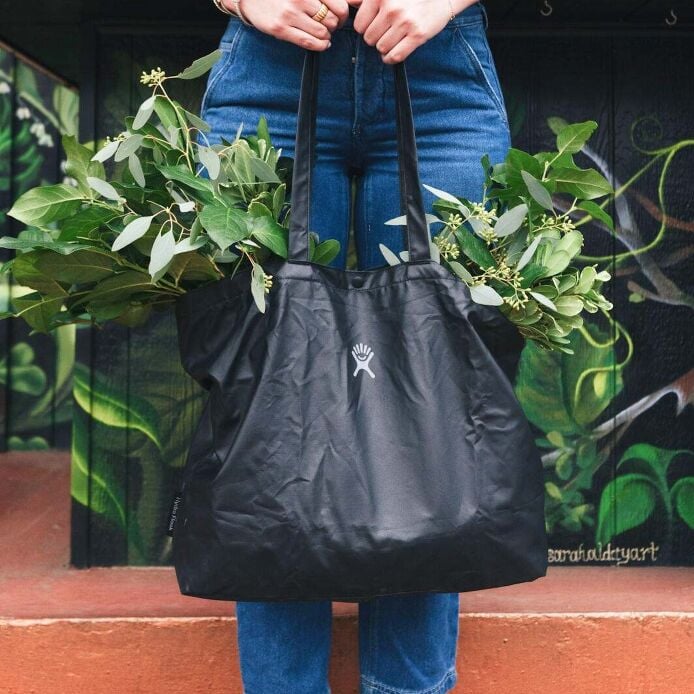 20-l-tag-along-tote-r4 s25_tagalongtote_post_3_1_1_1.jpg